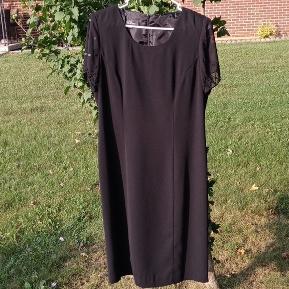 AGB black dress size 10 lacy beeded sleeve - Picture 2 of 16